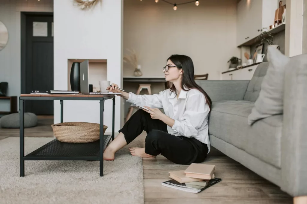 Student using an active recall website on a laptop while studying in a cozy living room