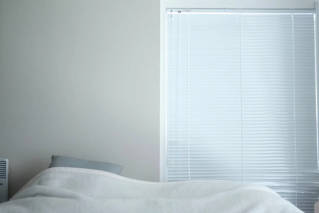 Bedtime routine blueprint showing how to improve sleep hygiene and fall asleep fast in 5 minutes in a calm bedroom