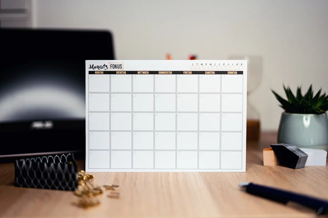 White calendar showing how to follow a 14-day plan with productivity rules (3-3-3, 8-8-8, 90/10, 3-hour rule)