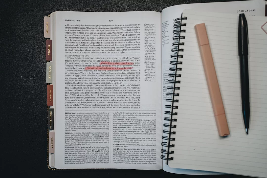 How to Make a Smarter Study Guide for an Exam Simple study guide template showing how to make a study guide for an exam with notes, pen, and highlighter