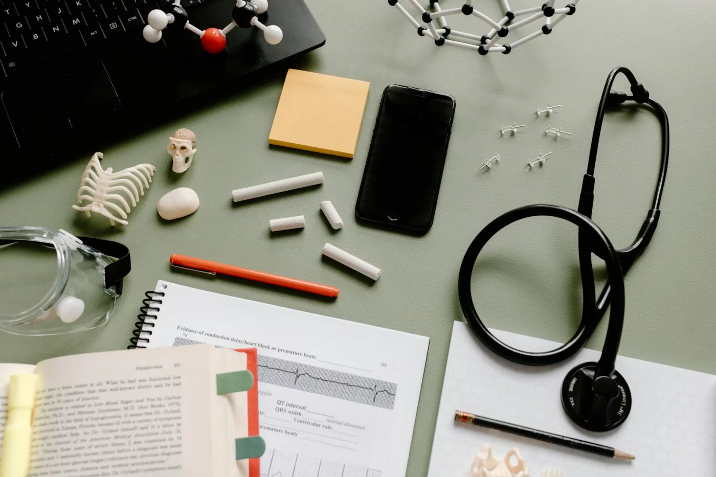 How to Use Anki for Medical School in 7 Smart, Beginner-Friendly Steps Medical study desk with stethoscope, books, and models illustrating how to use Anki as a medical student