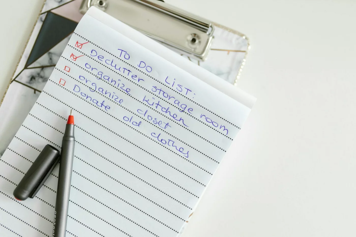 To-do list and pen showing how to use the 2 minute rule daily to finish quick tasks without busywork