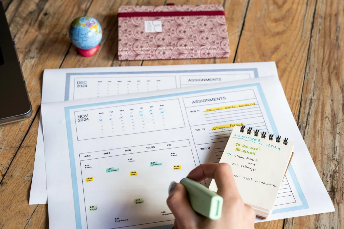 Planner and notepad showing common mistakes to avoid with the interleaving study method and a quick reference