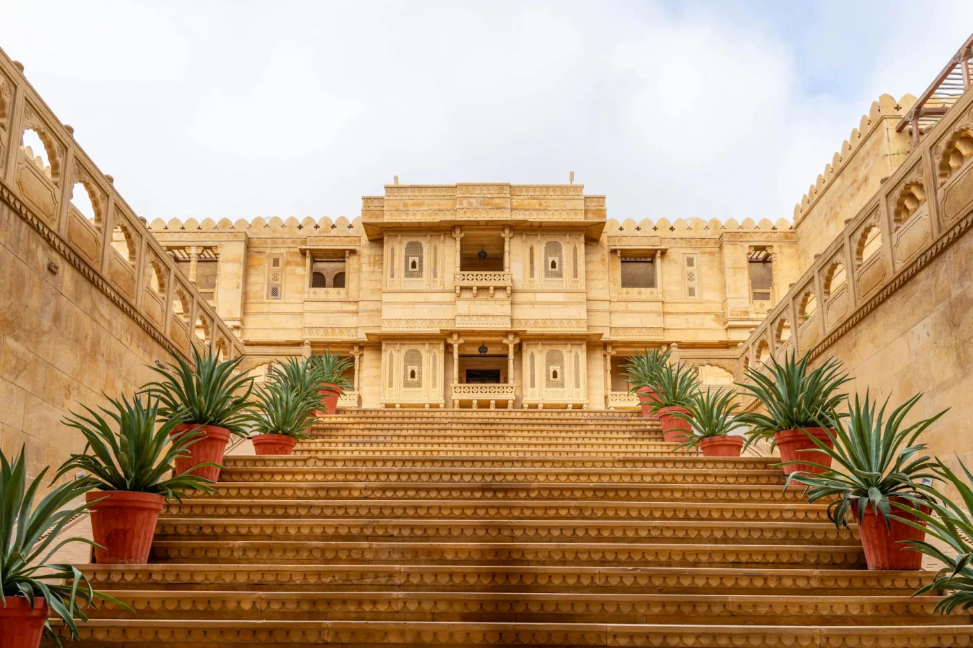 Sandstone palace entrance illustrating memory palace technique examples, mistakes to avoid, and quick reference ideas
