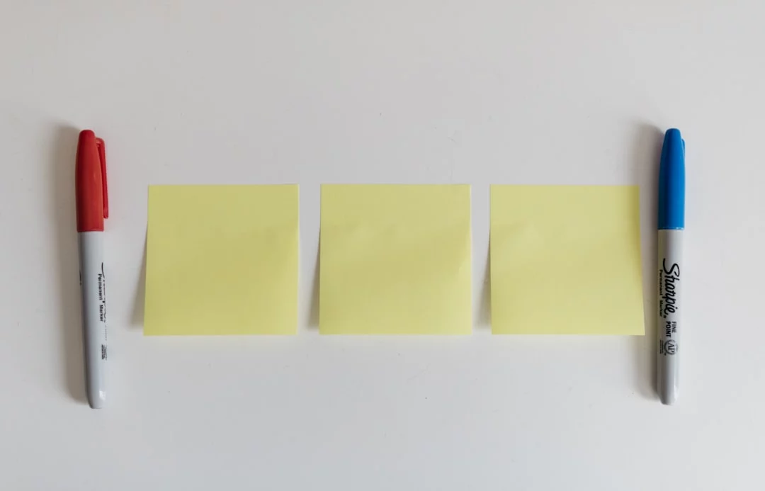 Yellow sticky notes showing what is single-tasking vs multitasking, highlighting task switching costs and attention residue