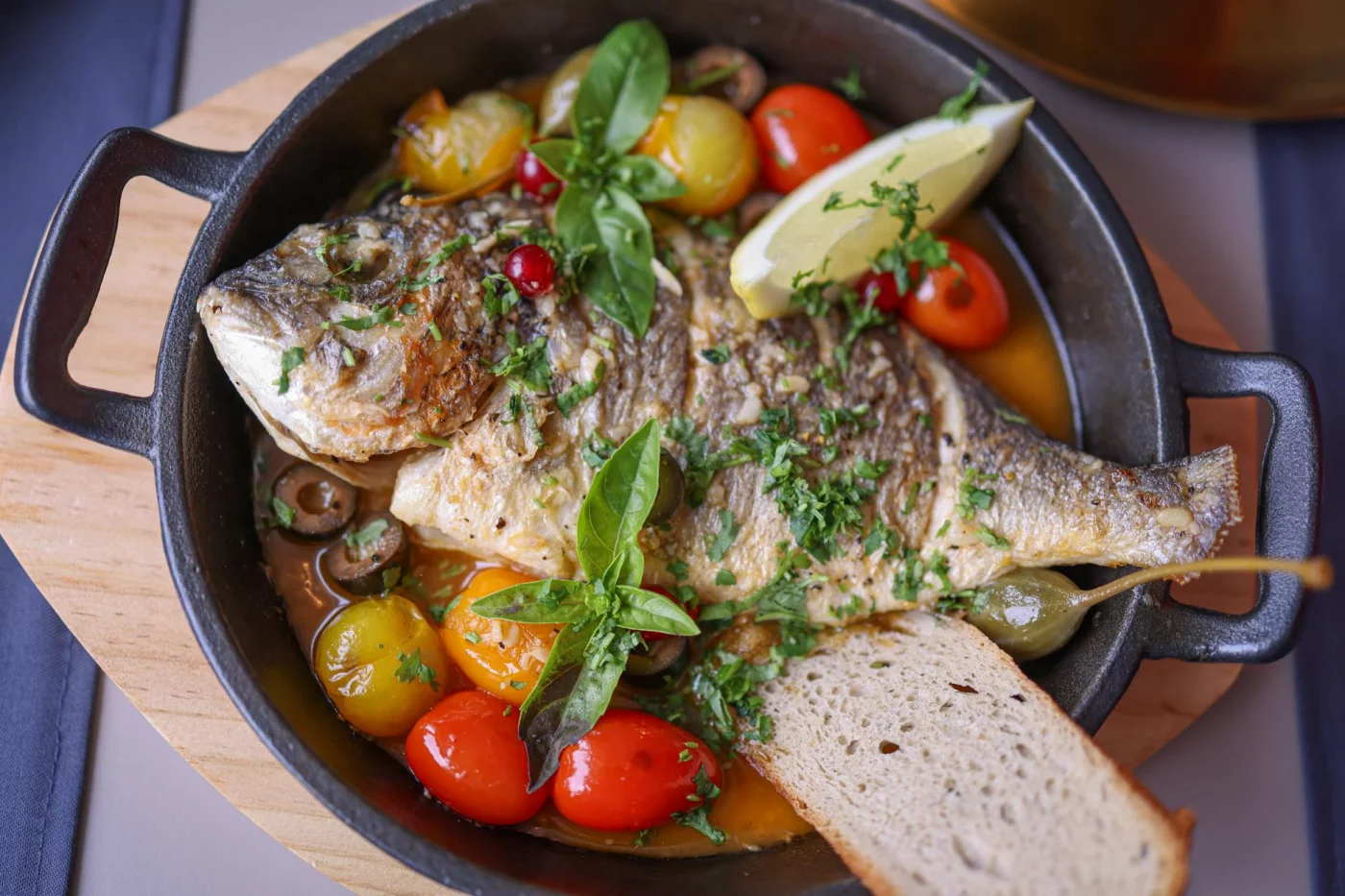 Roasted fish with basil, tomatoes, olives, and lemon in a 7-day MIND meal plan—what is a brain-healthy dinner choice?