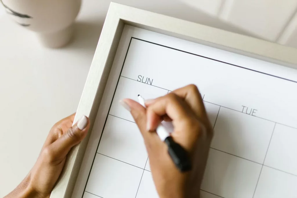 Wall calendar planning study review intervals explaining what is the 2 7 30 rule for memory