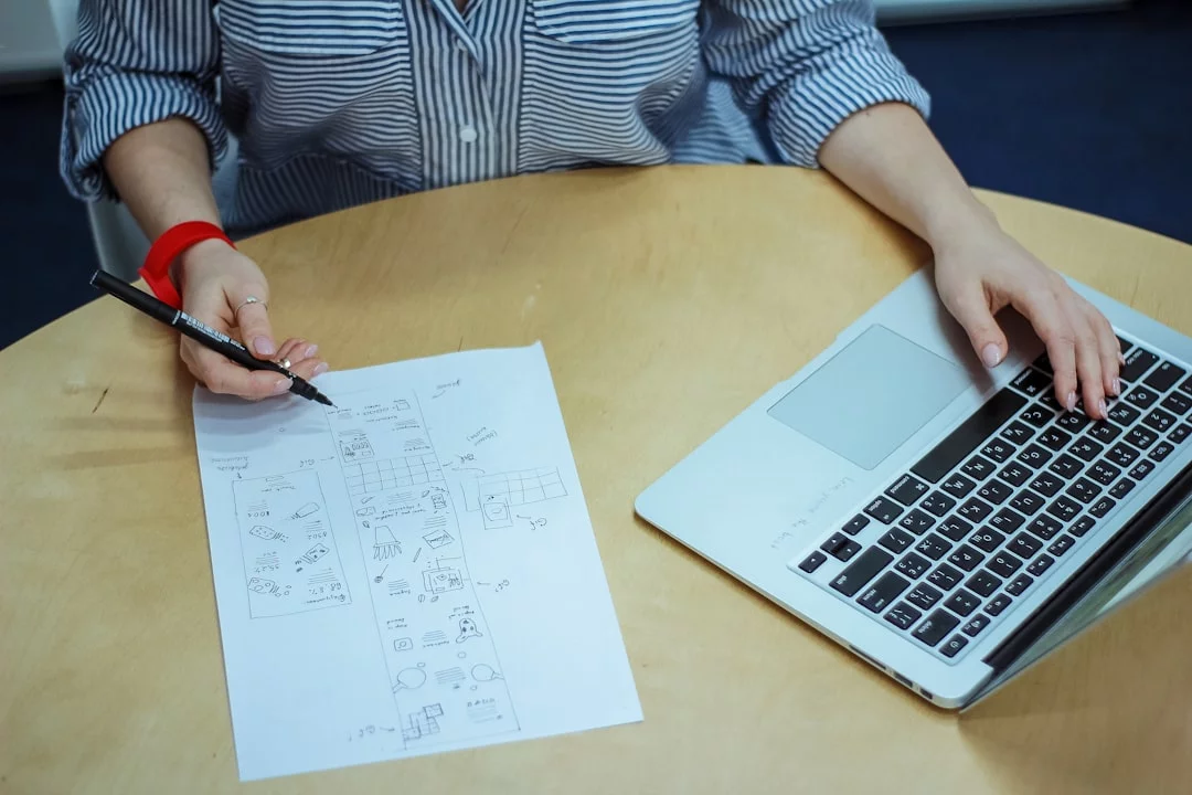 Student sketching notes beside a laptop, showing ai homework help for students and common mistakes to avoid