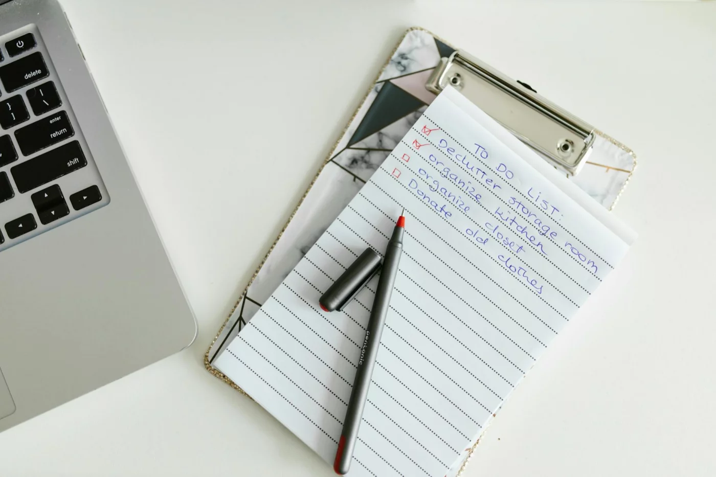 Does Weed Affect Memory When Sober? What the Evidence Shows Clipboard to-do list beside a laptop and pen for FAQs on does weed affect memory when sober