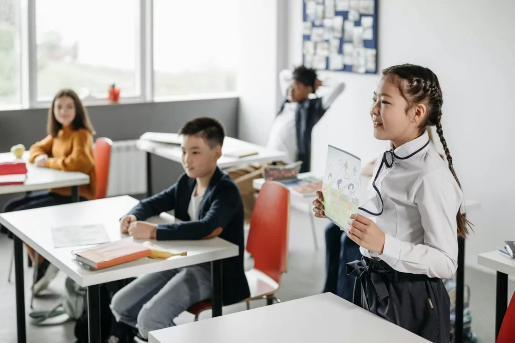 7 Brain-Based Habits to Improve Communication Skills for Students Classroom presentation showing how to improve communication skills for students through active participation