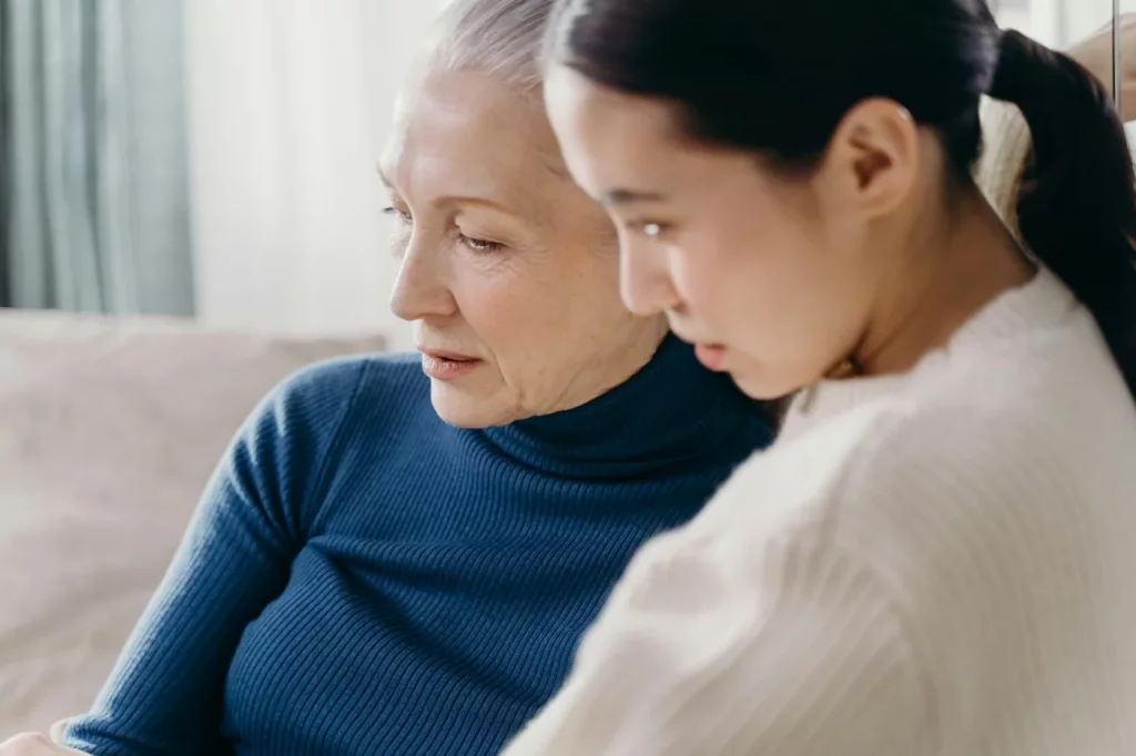 How to Talk to a Parent About Their Memory Loss Without Causing Panic Gentle moment showing how to talk to a parent about their memory loss with empathy and calm indoors