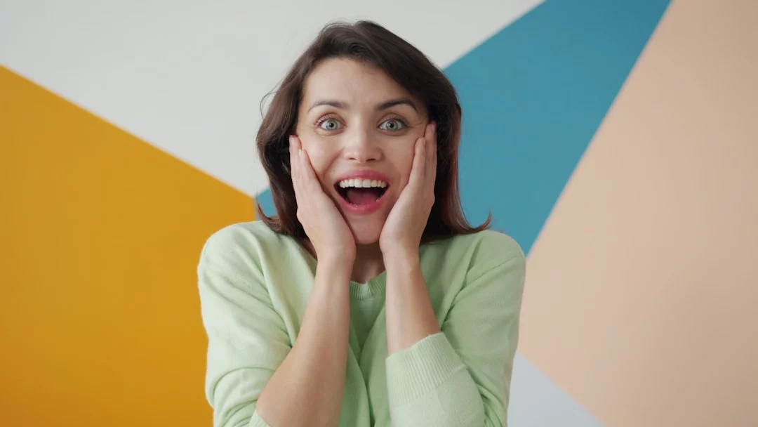Why Emotional Events Feel So Unforgettable Surprised woman illustrating why do we remember emotional events better during intense brain-driven moments