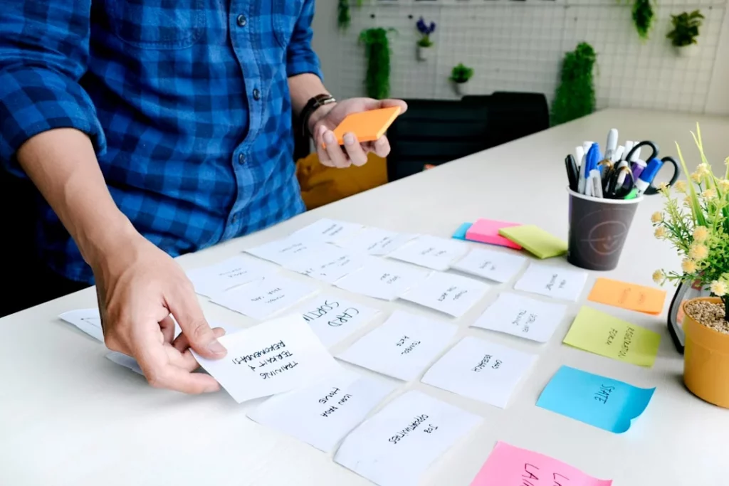 Student holding white paper while planning notes with the zettelkasten method for students