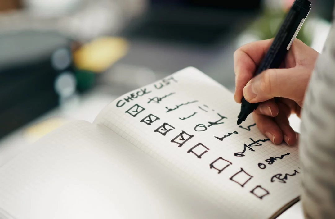 Checklist strategy showing how to improve focus while studying under stress by organizing tasks and priorities